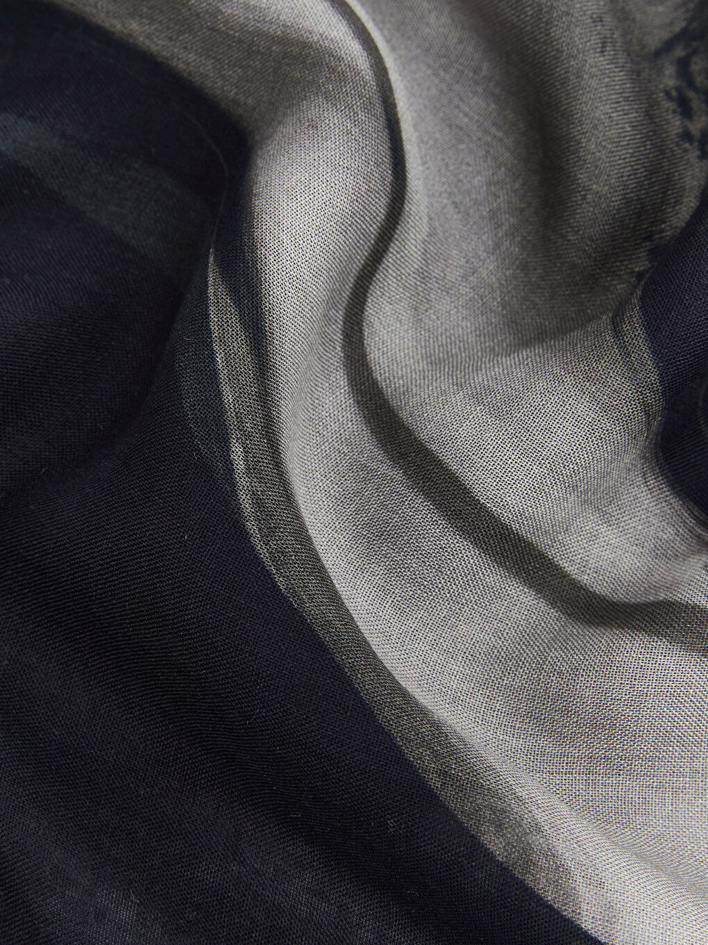 Siyah Desenli Kadın Şal-2