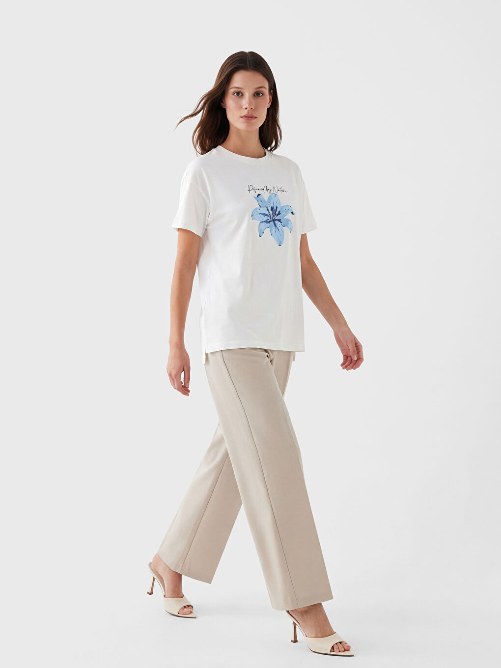 Beyaz Bisiklet Yaka Baskılı Kadın Tişört-1