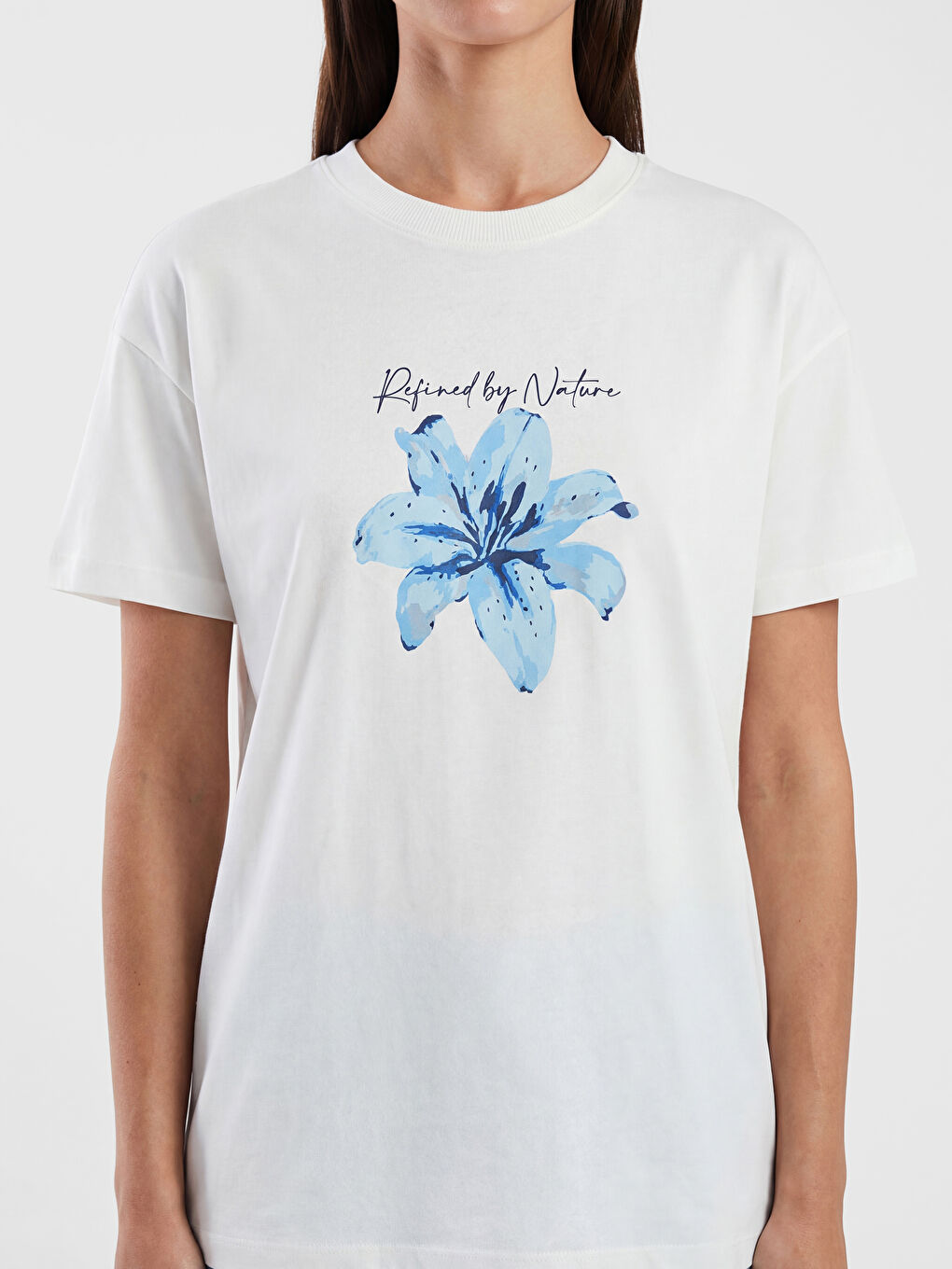 Beyaz Bisiklet Yaka Baskılı Kadın Tişört-2