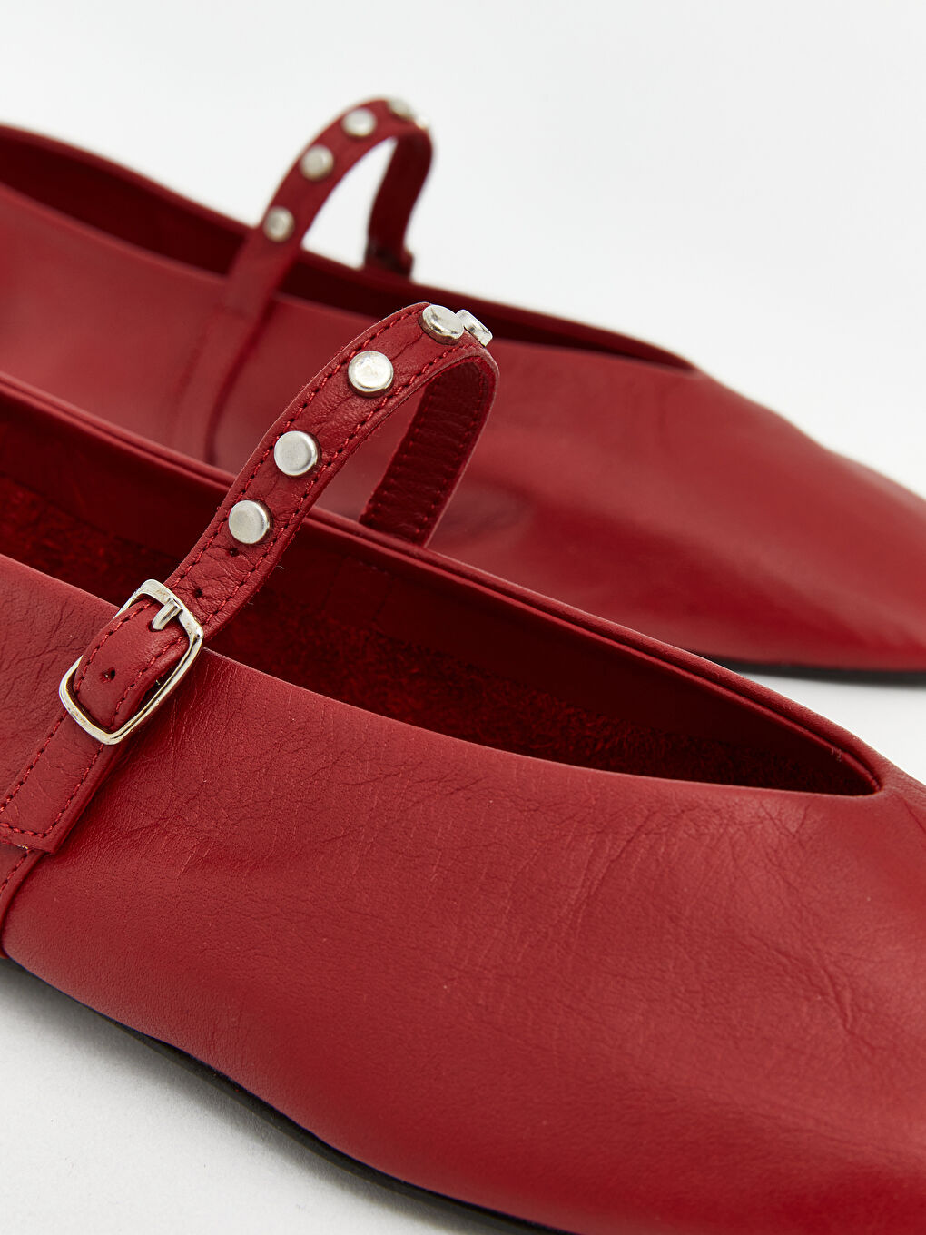 Kırmızı Deri Görünümlü Kadın Babet -2