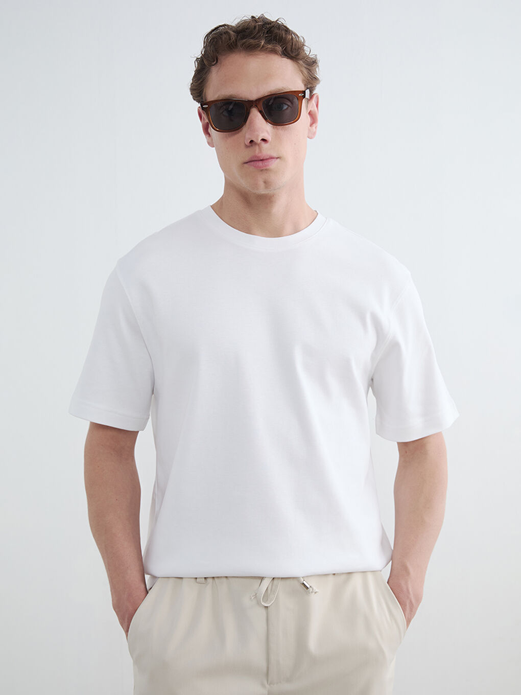 Beyaz Relaxed Fit  Bisiklet Yaka Erkek Tişört