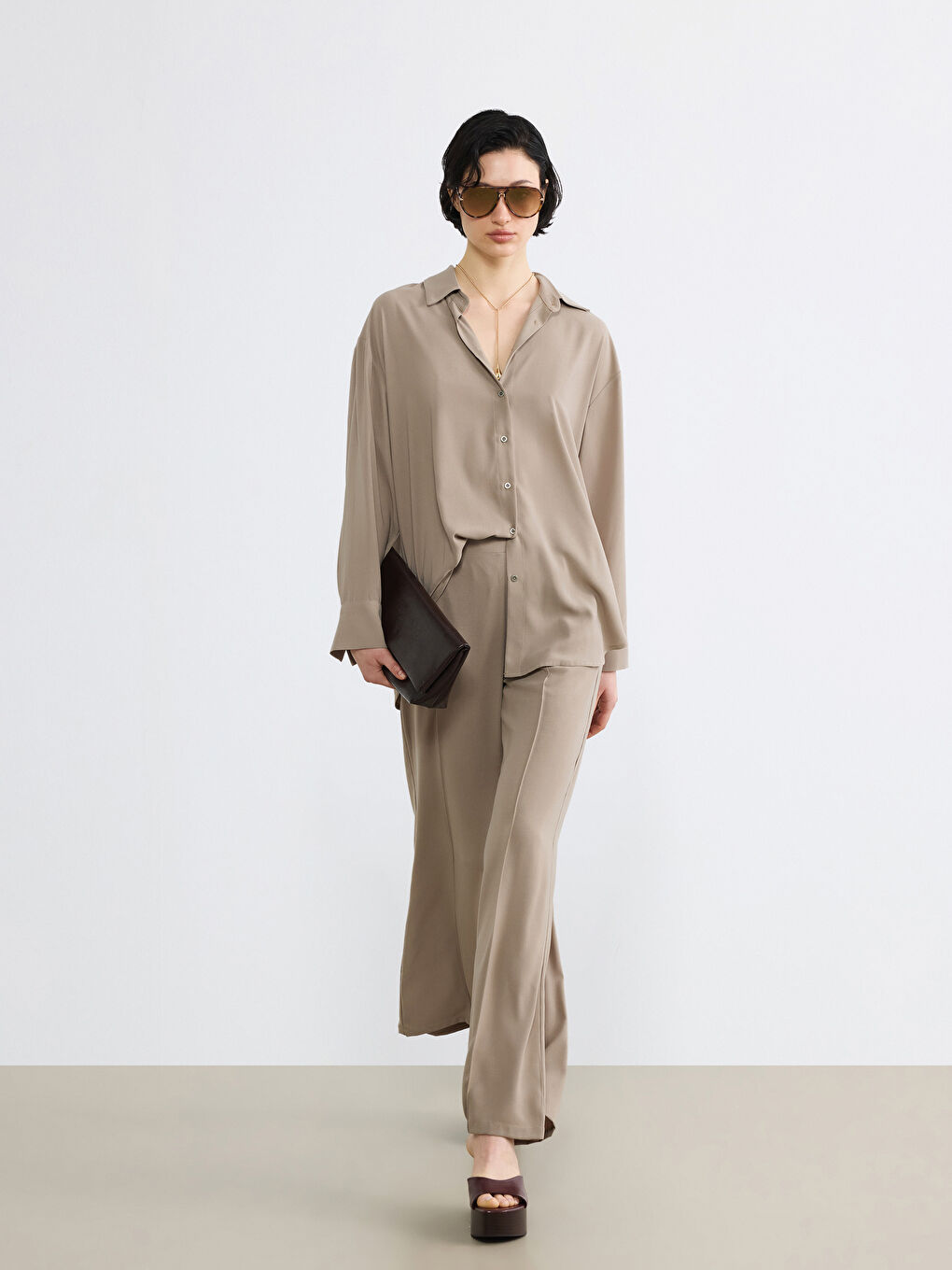 Bej Beli Lastikli Geniş Paça Kadın Pileli Pantolon