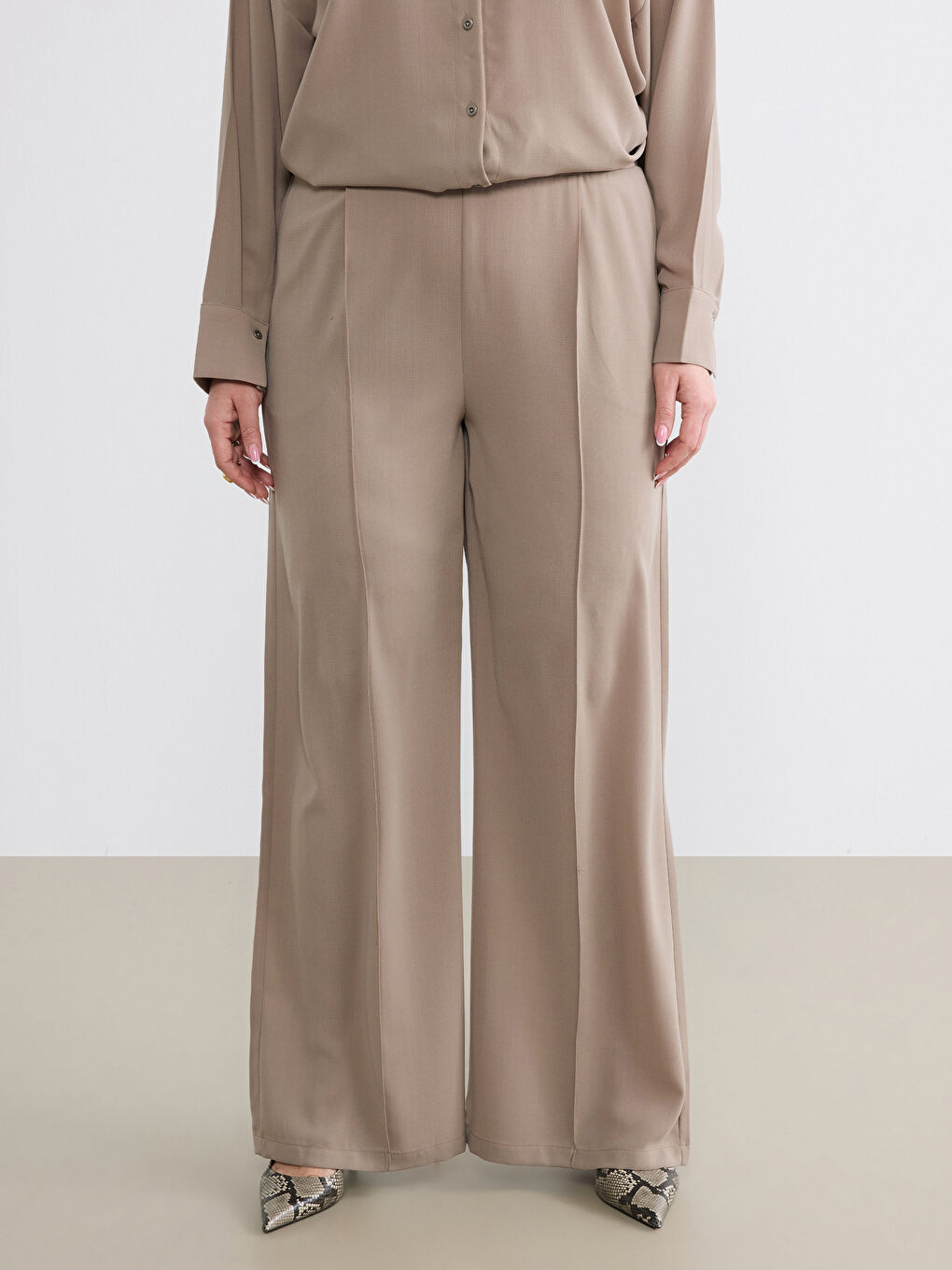 Bej Beli Lastikli Geniş Paça Kadın Pileli Pantolon-5