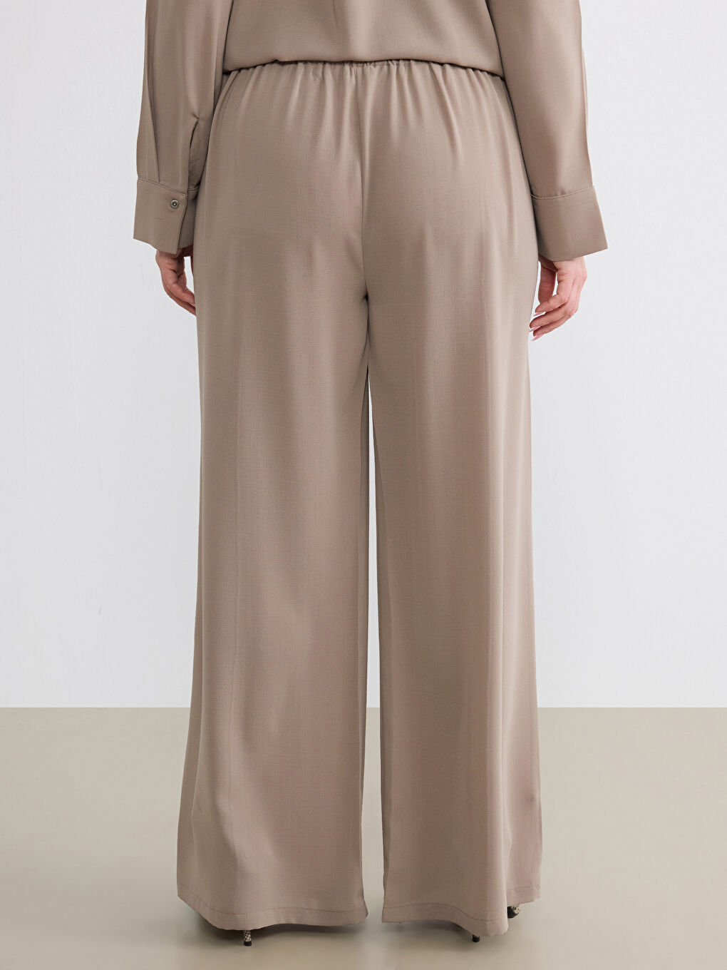 Bej Beli Lastikli Geniş Paça Kadın Pileli Pantolon-7