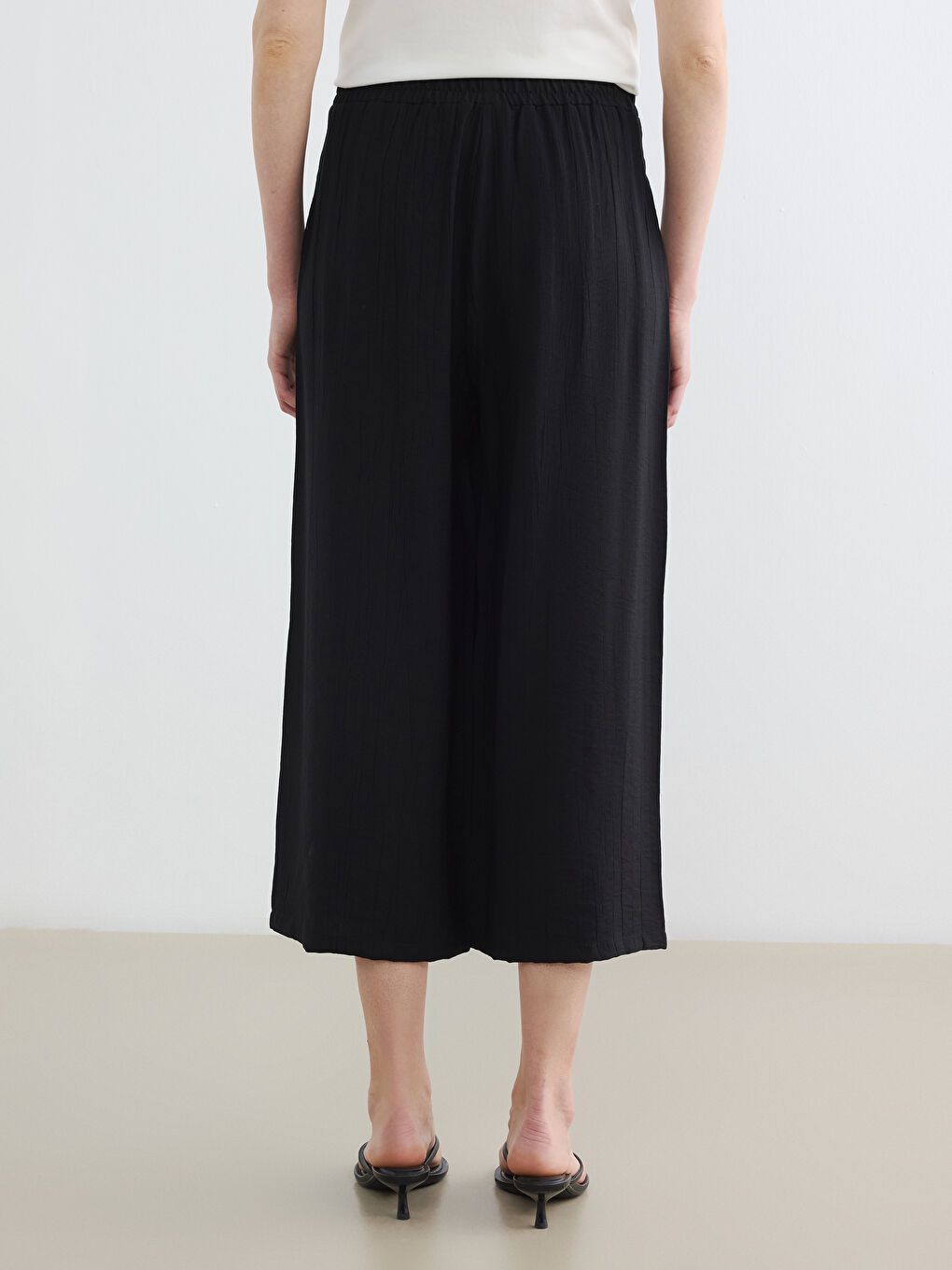 Elastic Waist Textured Women's Capri-3