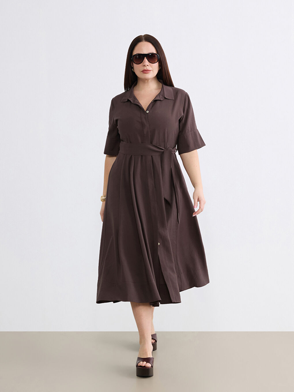 Kahverengi Büyük Beden Kuşaklı Gömlek Elbise