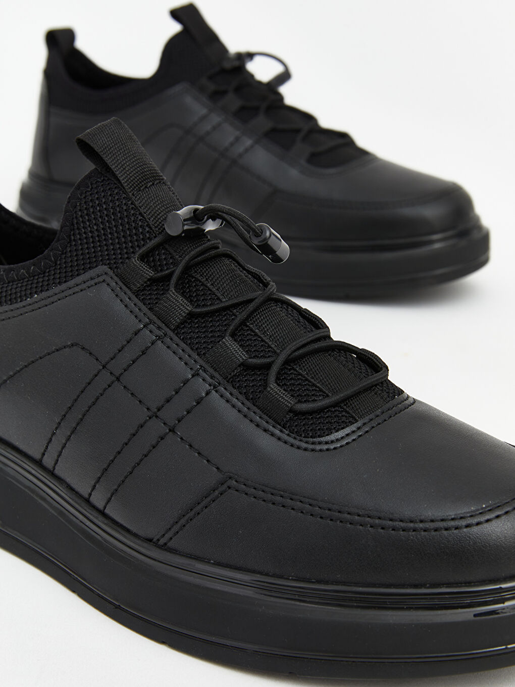 Siyah Deri Görünümlü Erkek Spor Ayakkabı-2