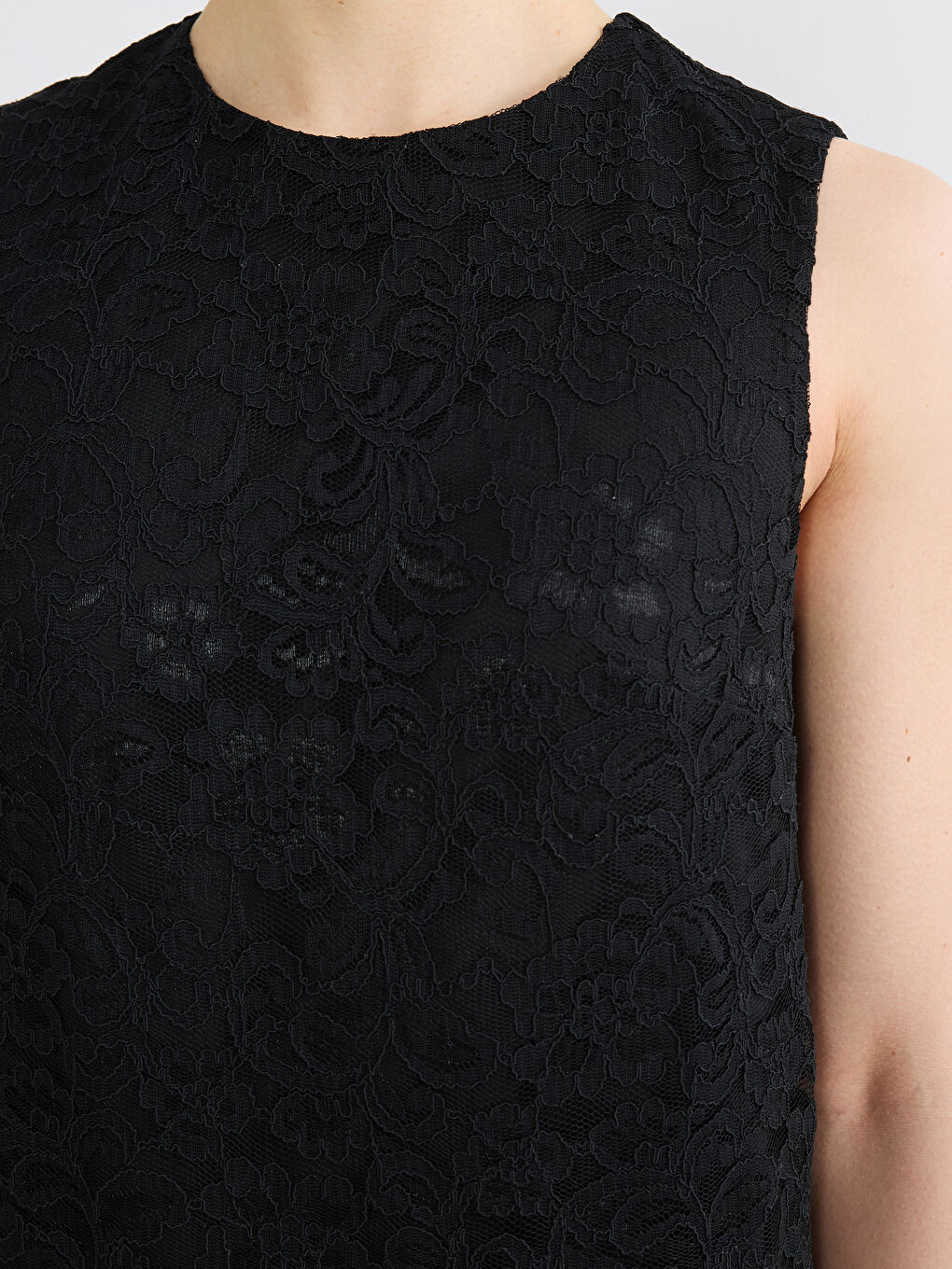 Siyah Bisiklet Yaka Dantelli Mini Elbise-3