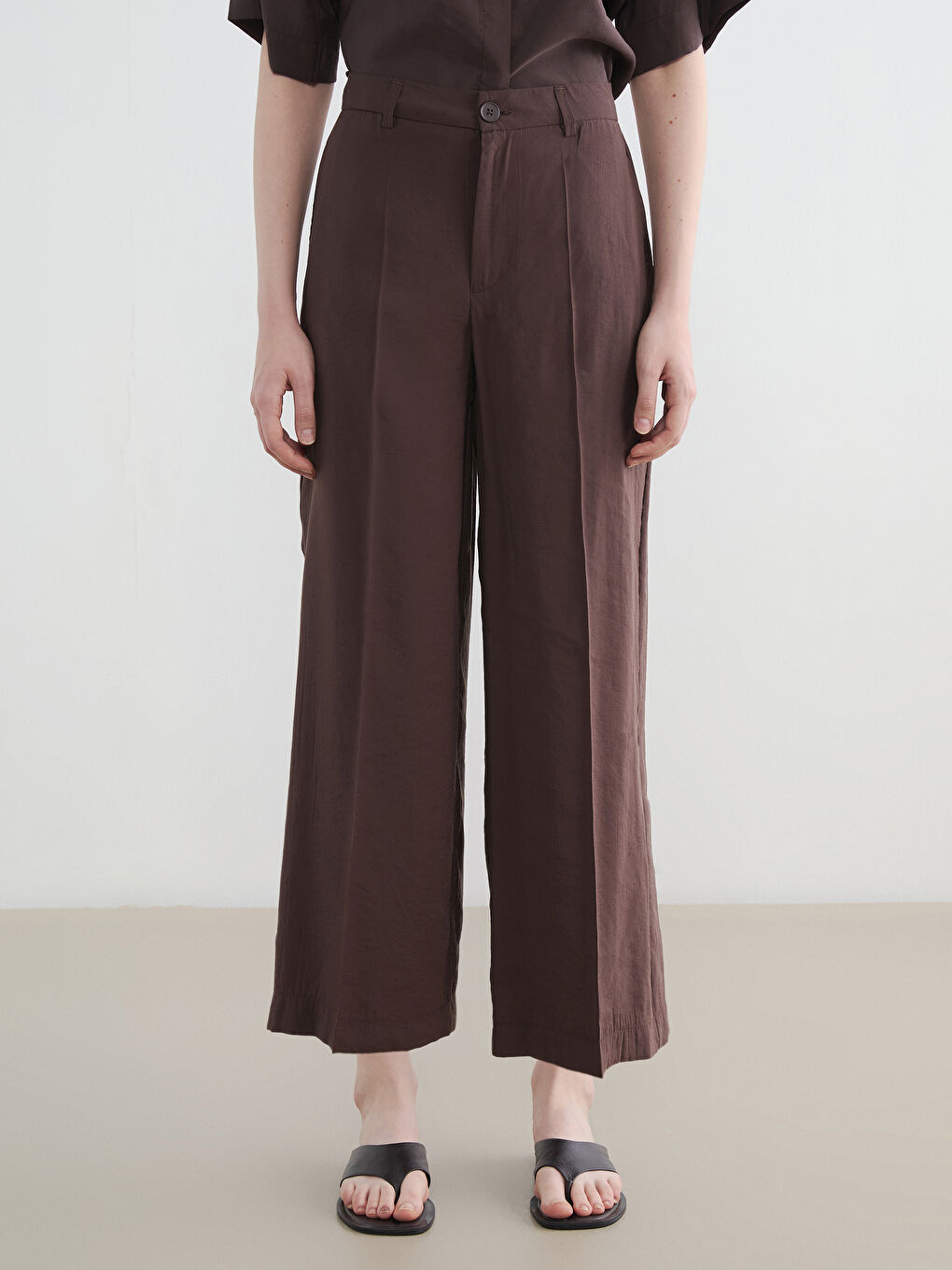 Kahverengi Standart Fit Geniş Paça Kadın Pantolon-1