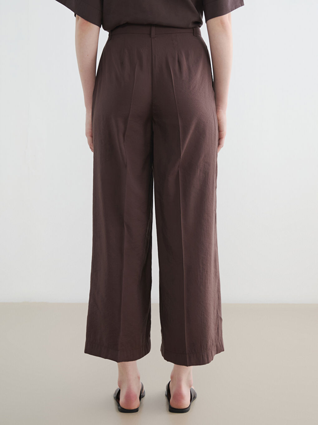 Kahverengi Standart Fit Geniş Paça Kadın Pantolon-3