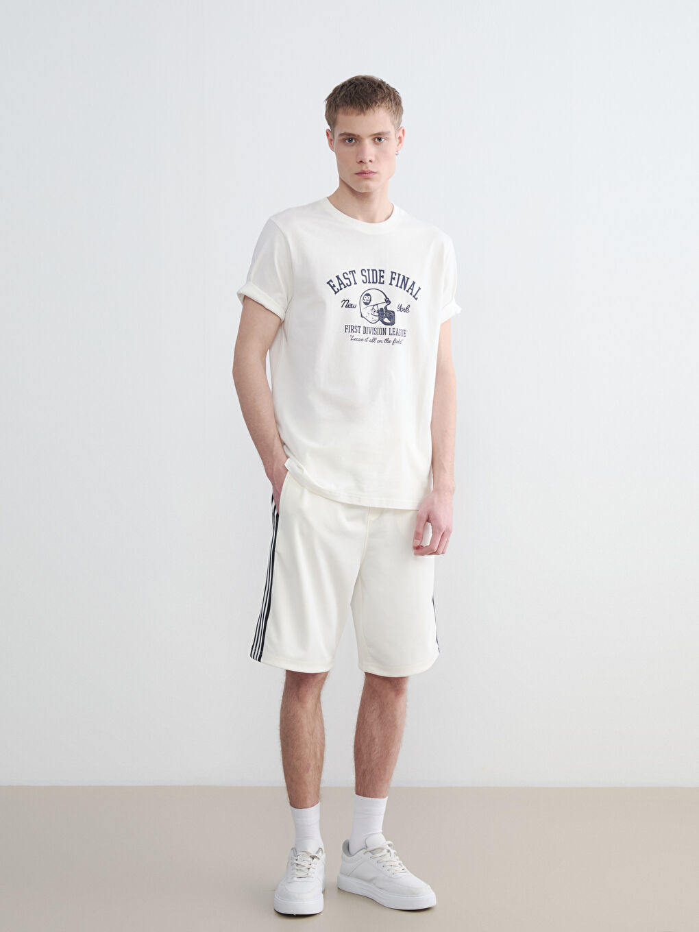 Ekru Rahat Kalıp Erkek Şort