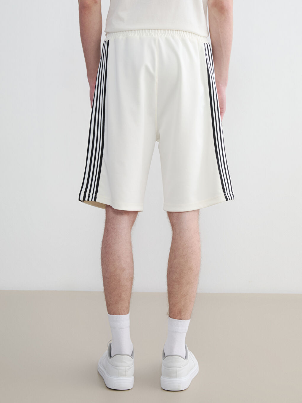 Ekru Rahat Kalıp Erkek Şort-3