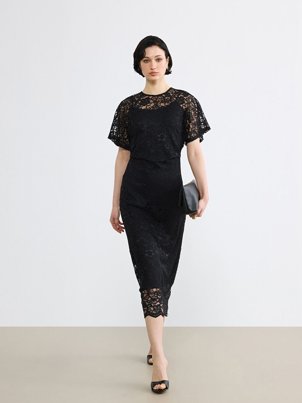 Siyah Bisiklet Yaka Dantelli Elbise