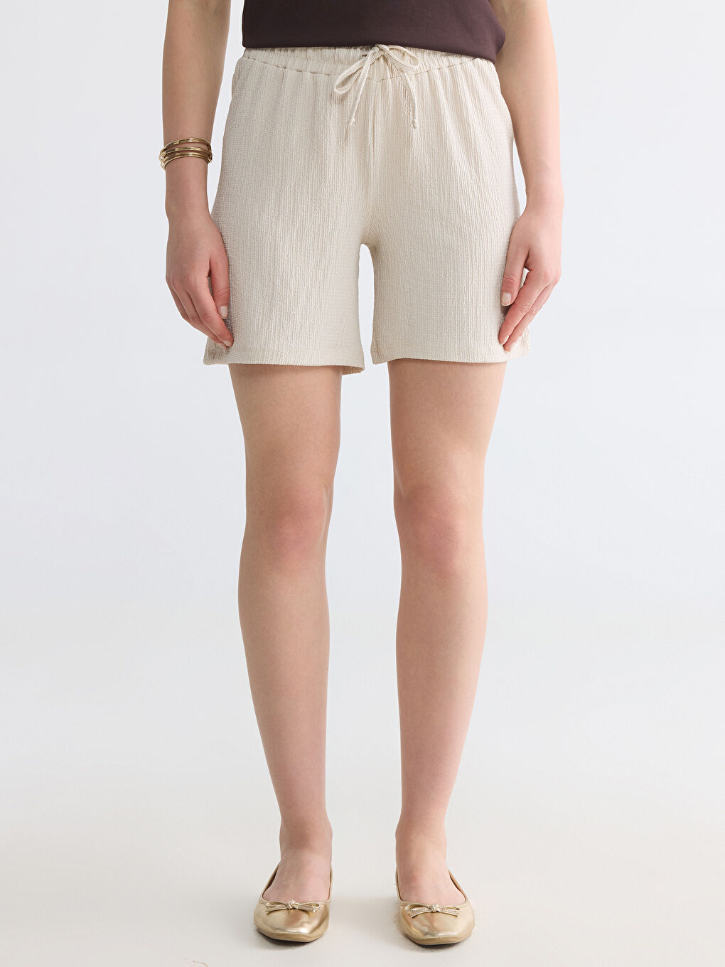 Pantaloni scurți texturati cu talie elastică pentru femei-1