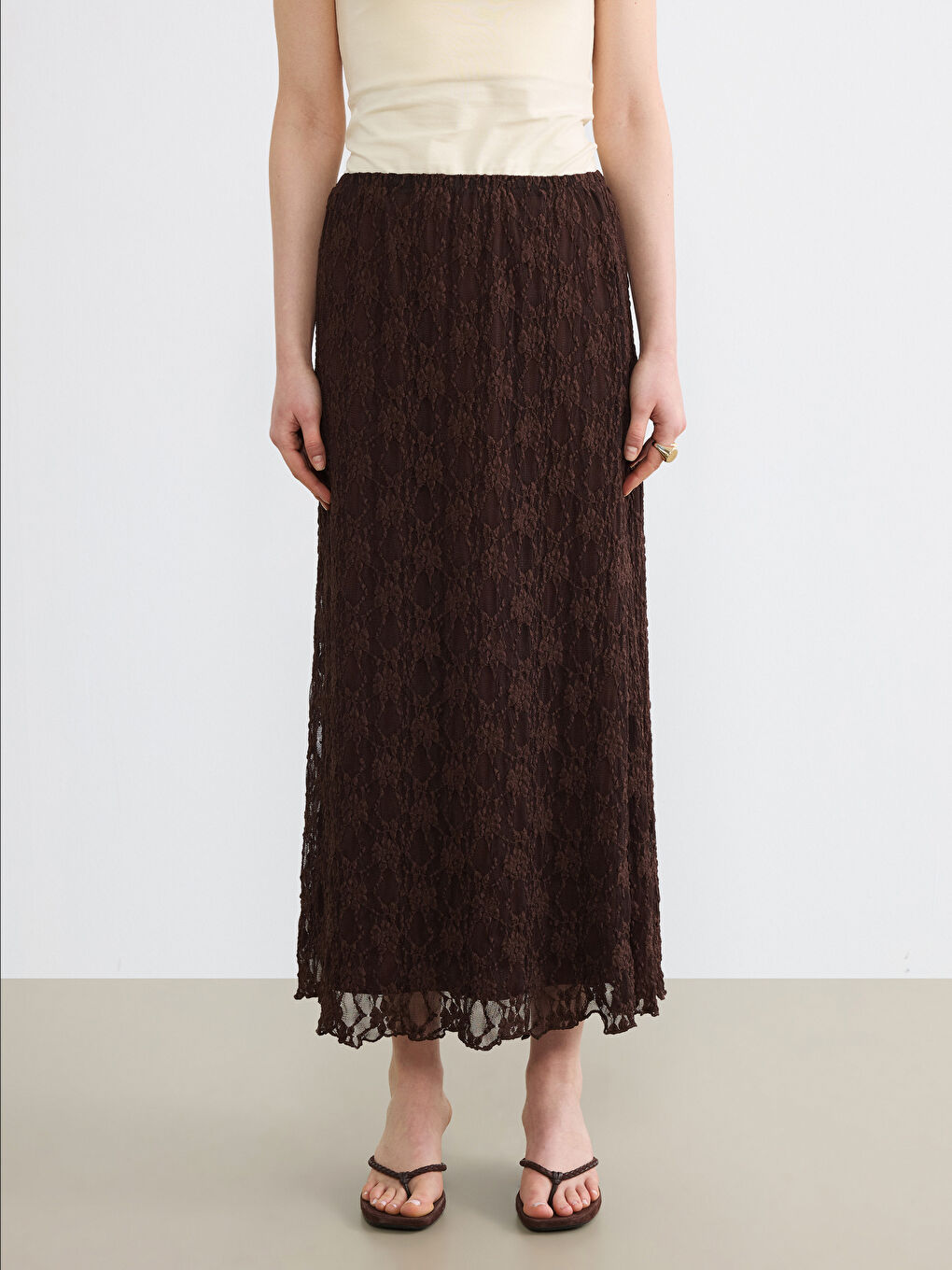 Kahverengi Beli Lastikli Dantelli Etek-1