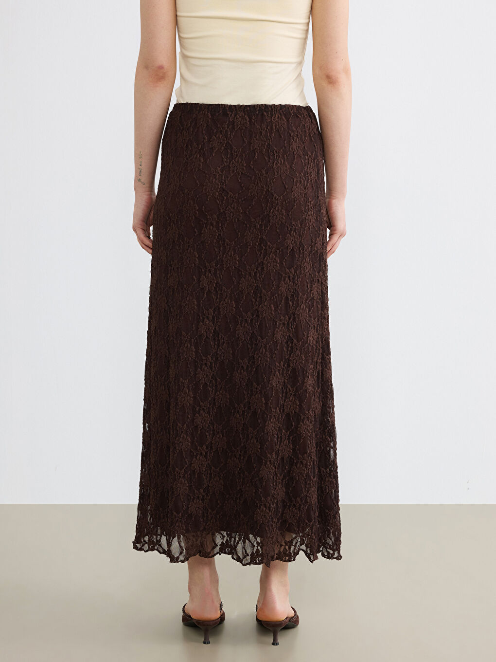 Kahverengi Beli Lastikli Dantelli Etek-3