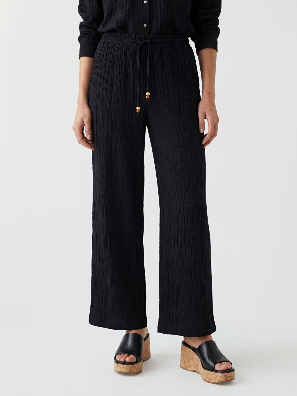 Siyah Beli Lastikli Dokulu Müslin Kadın Pantolon-1