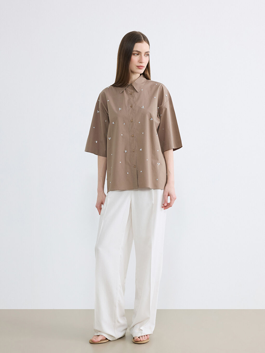 Kahverengi Taş İşlemeli Kadın Gömlek-1