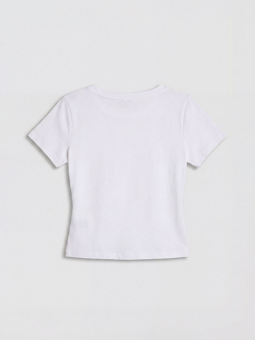 Beyaz Bisiklet Yaka Kadın Tişört-1