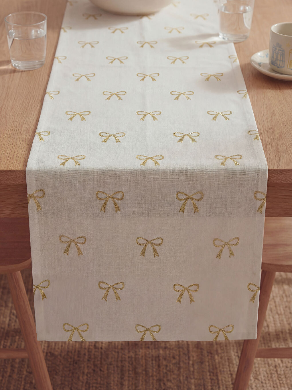 Beyaz Fiyonk Desenli Runner 45x150 cm