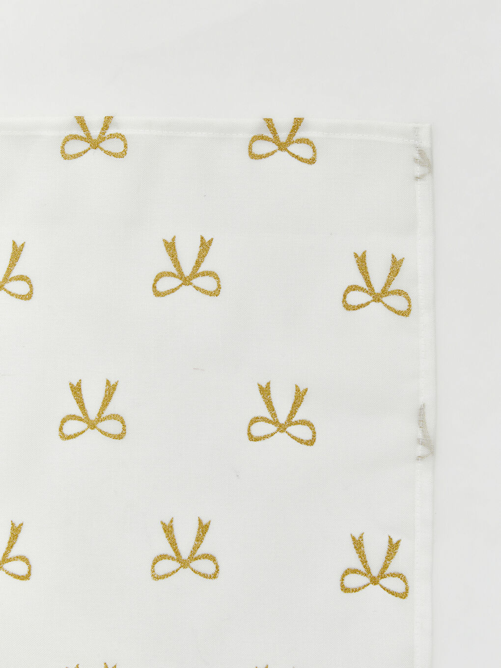 Beyaz Fiyonk Desenli Masa Örtüsü 145x200 cm-3