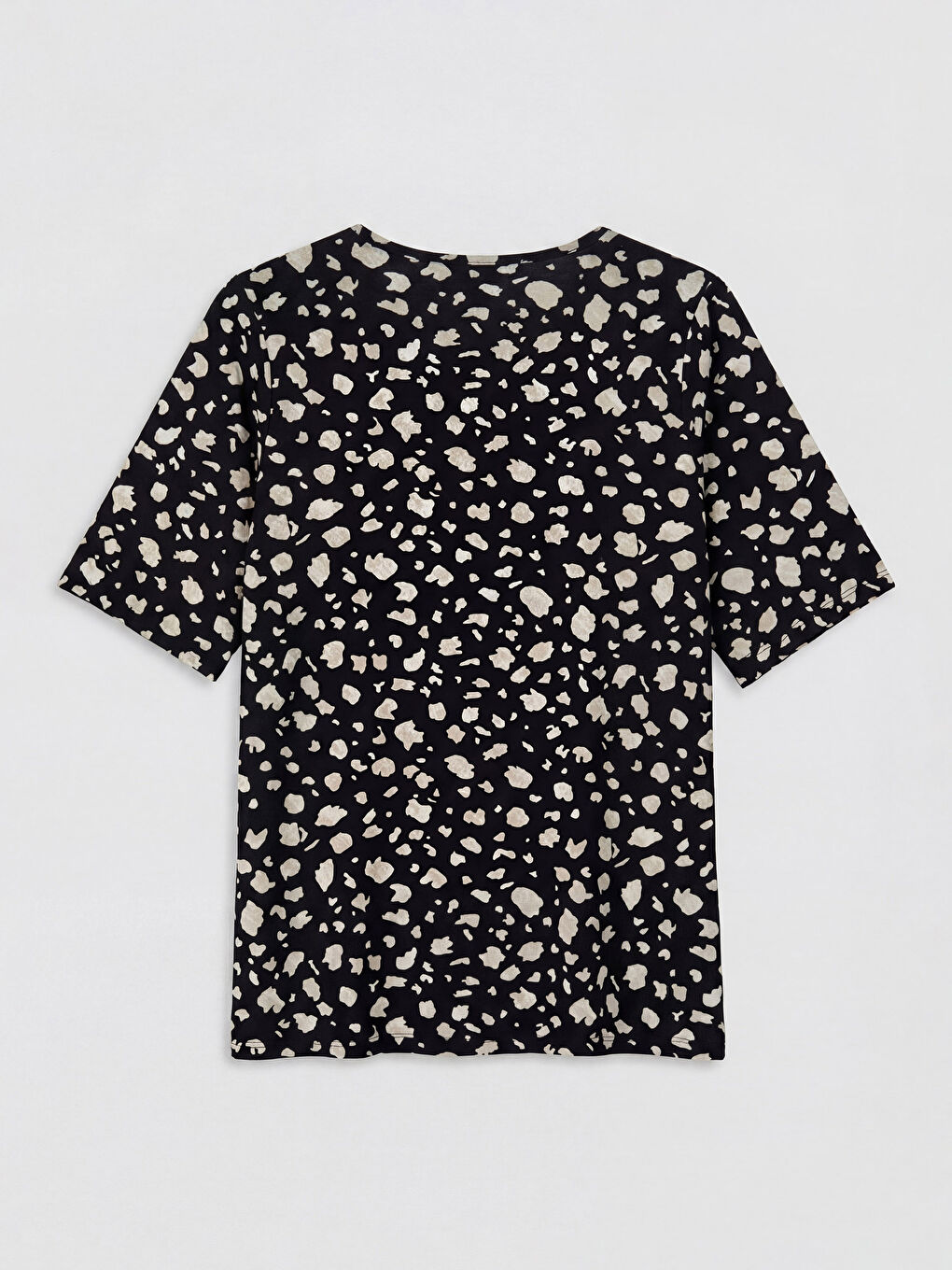 Siyah Bisiklet Yaka Desenli Kadın Tişört-1