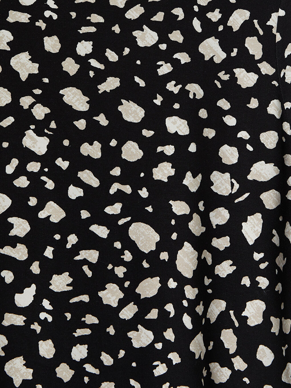 Siyah Bisiklet Yaka Desenli Kadın Tişört-2