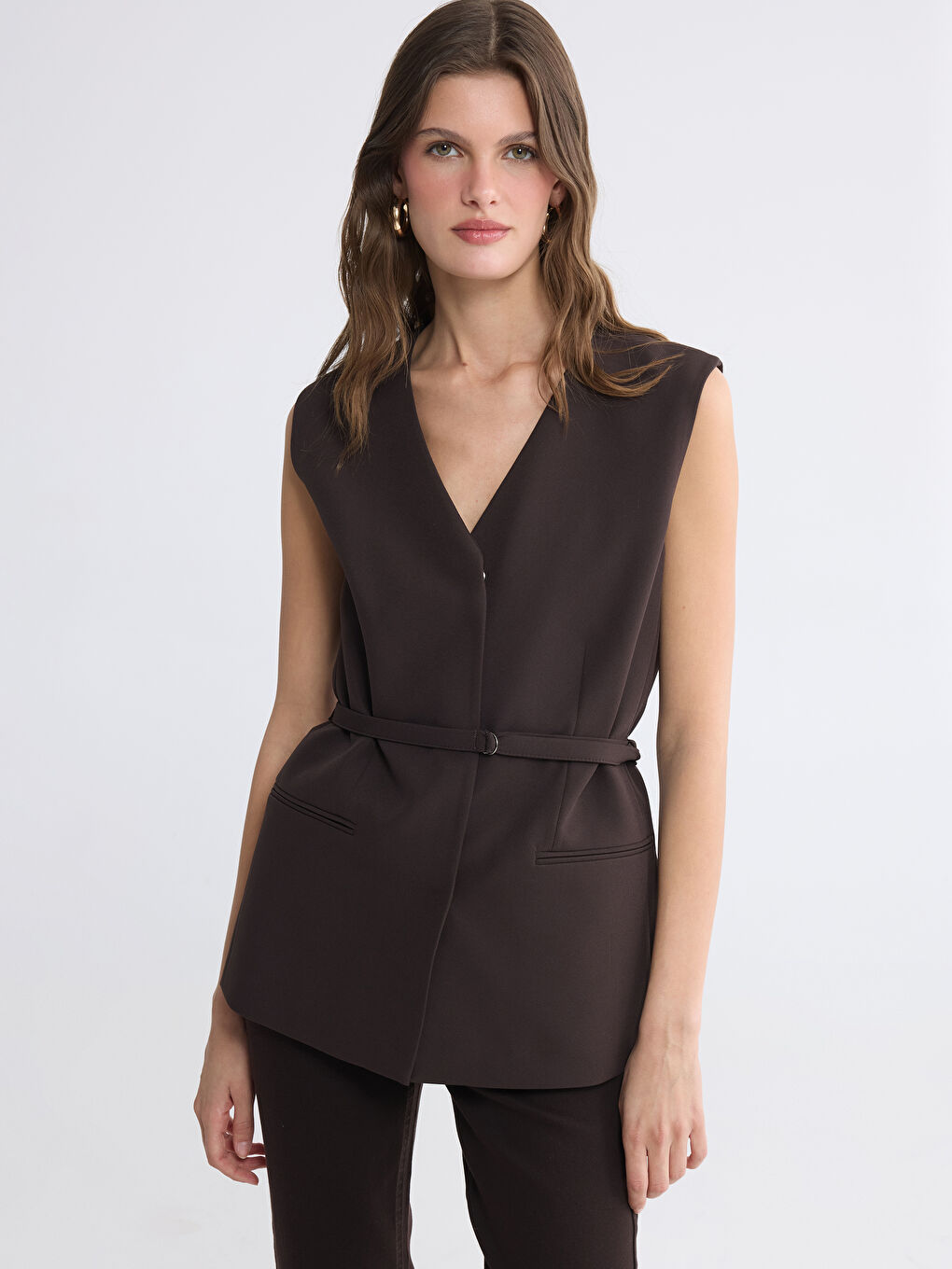 Kahverengi V Yaka Beli Kemerli Kadın Yelek