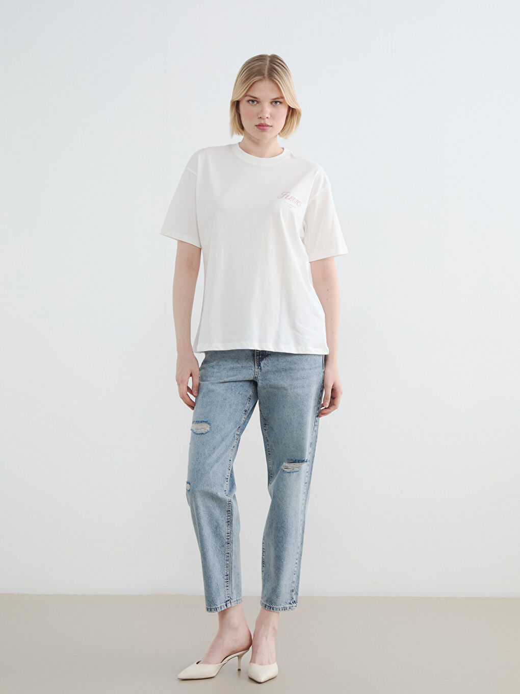 Beyaz Baskılı Oversize Kadın Tişört-1