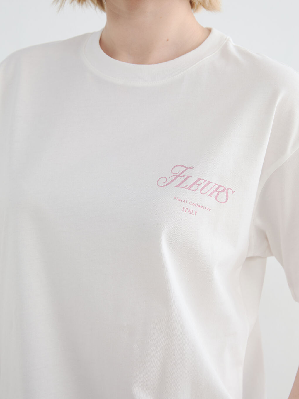 Beyaz Baskılı Oversize Kadın Tişört-2