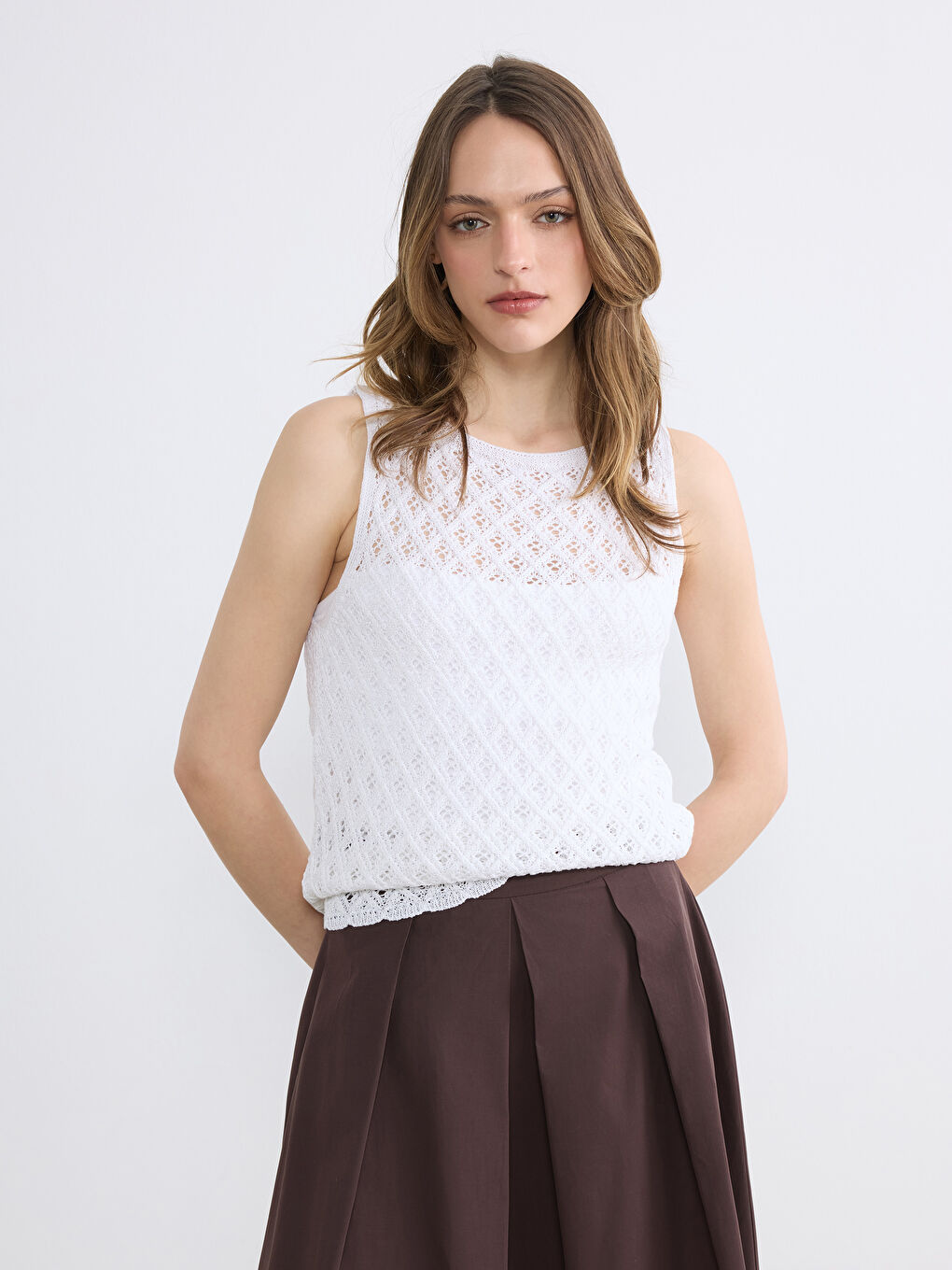 Beyaz Bisiklet Yaka Ajurlu Kadın Triko Atlet