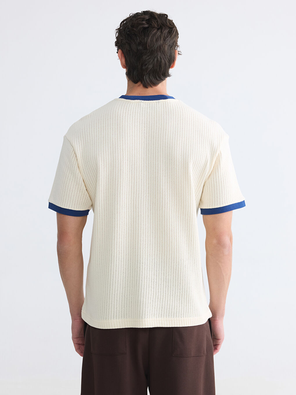 Ekru Bisiklet Yaka Brooklyn Nakışlı Erkek Tişört-3