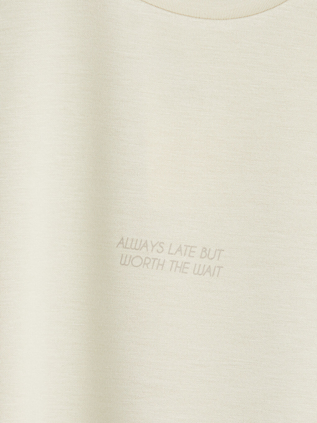 Bej Bisiklet Yaka Baskılı Kadın Tişört-2