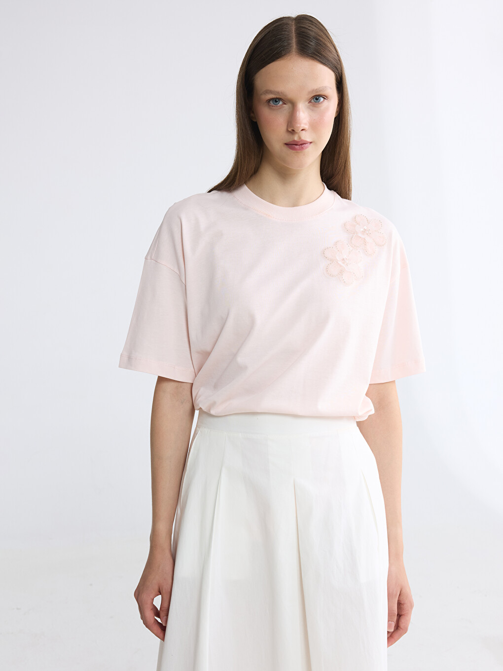 Bluza sa okruglim izrezom i vezom