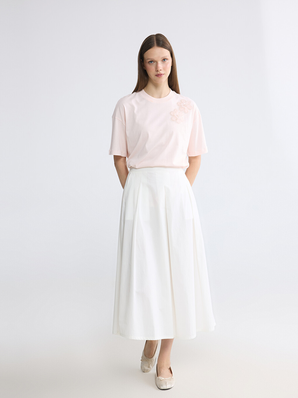 Bluza sa okruglim izrezom i vezom-1