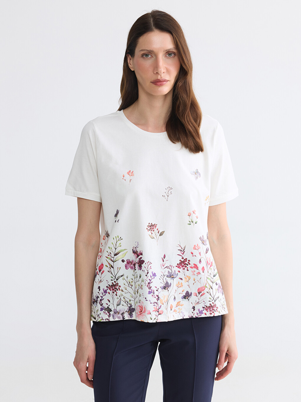 Bluza sa okruglim izrezom i cvetnim dezenom