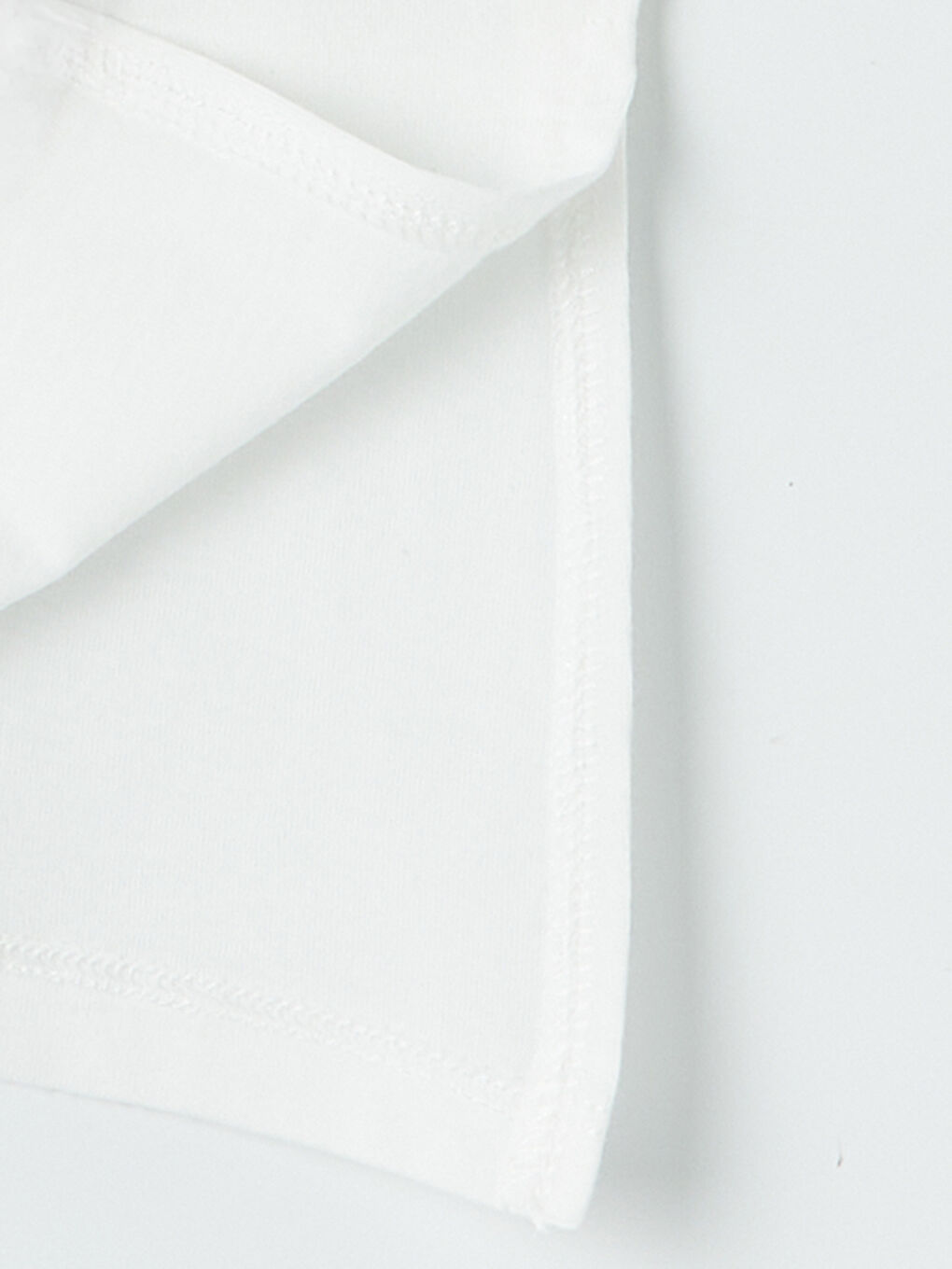 Beyaz Bisiklet Yaka Baskılı Kadın Tişört-3