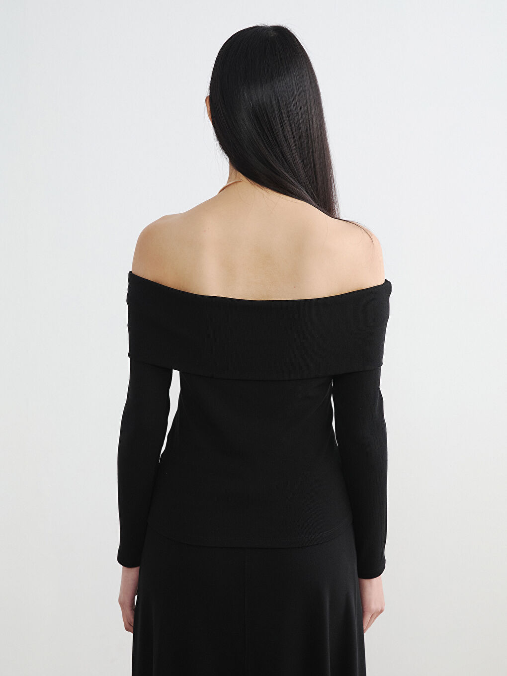 Siyah Kayık Yaka Büzgülü Bluz-3