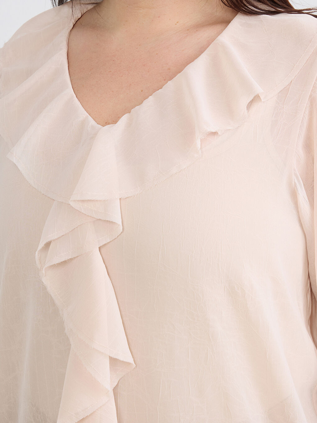 Bej Büyük Beden V Yaka Fırfırlı Bluz-2