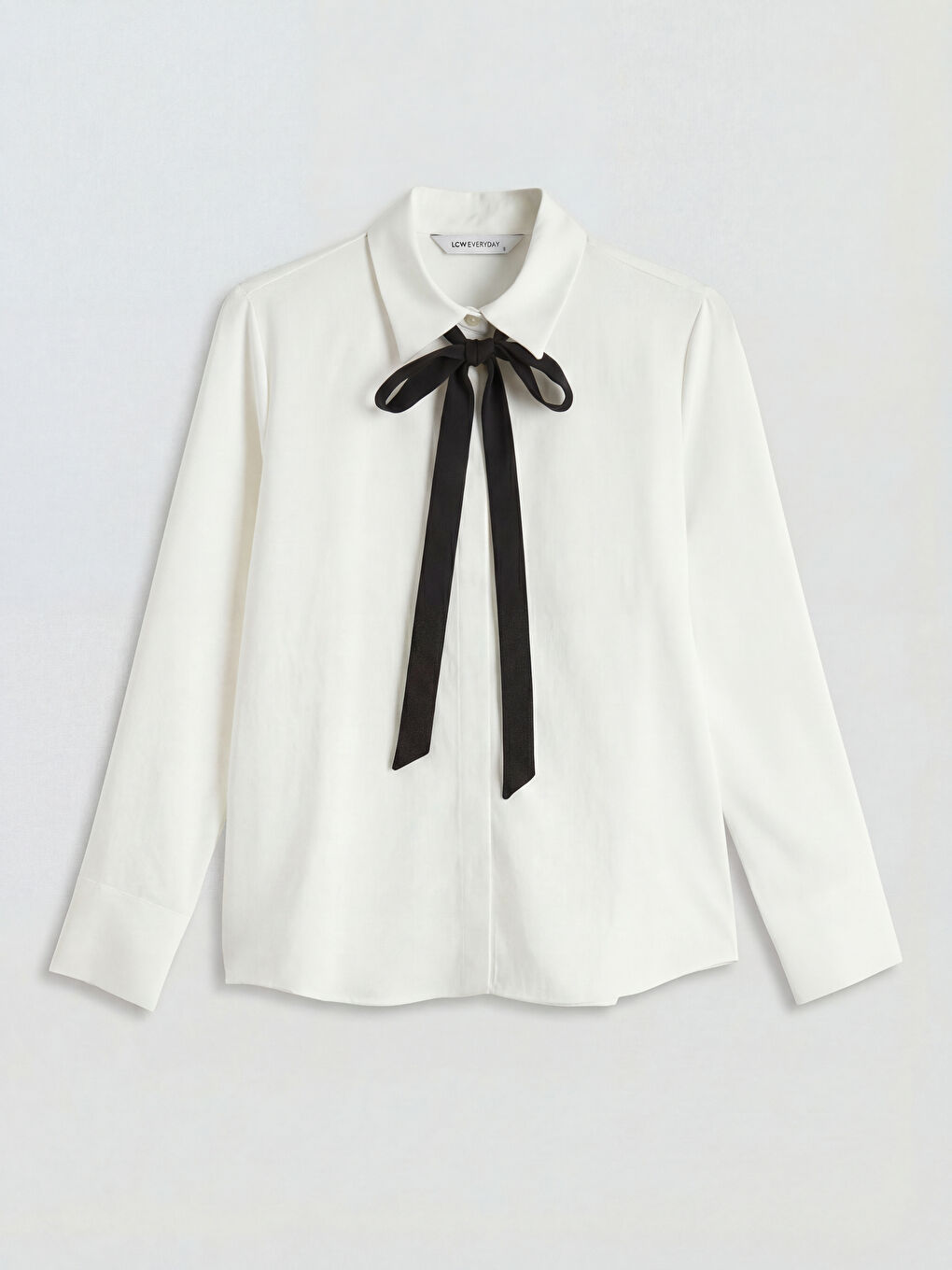 Beyaz Fular Detaylı Kadın Gömlek