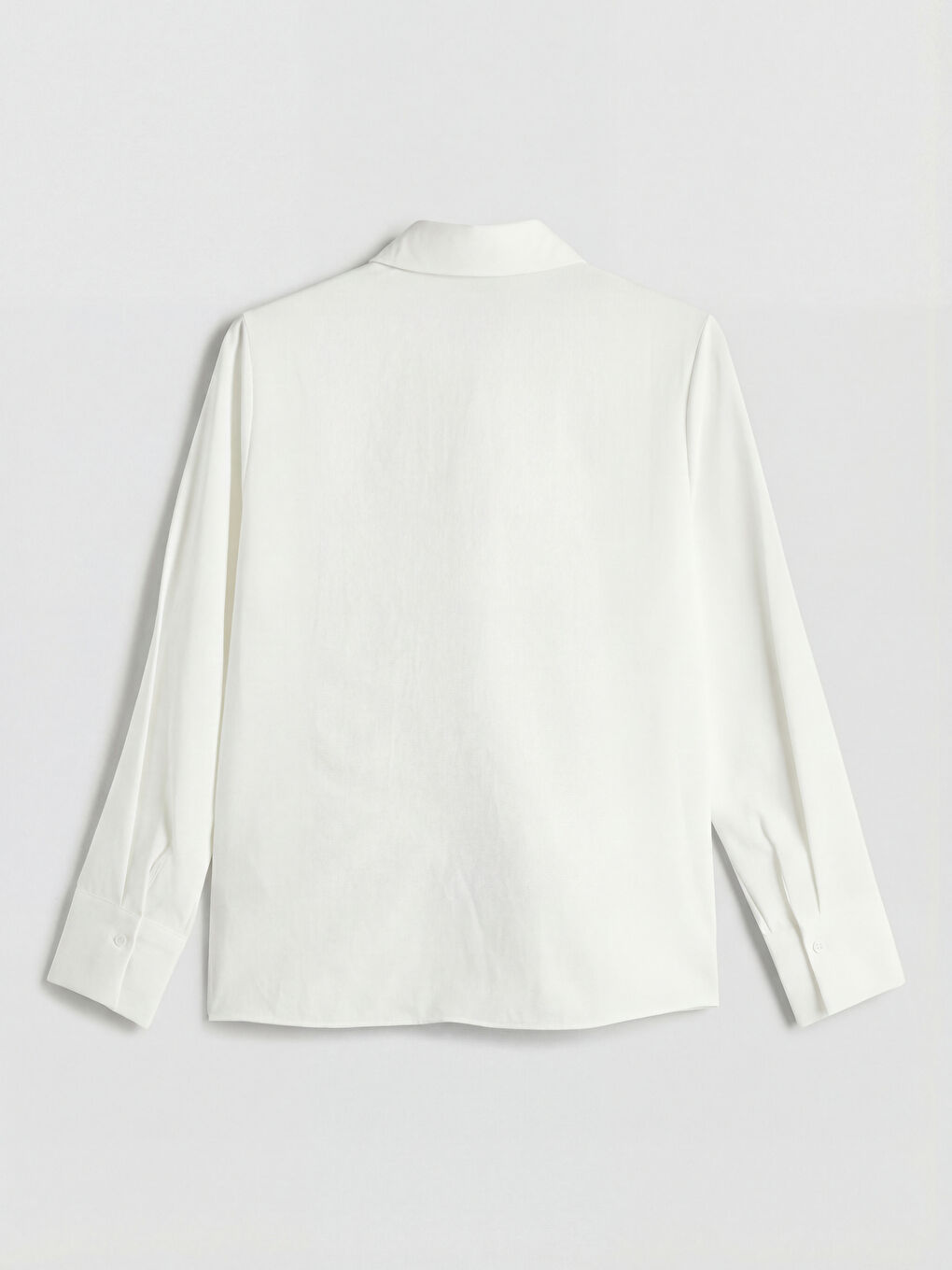 Beyaz Fular Detaylı Kadın Gömlek-1