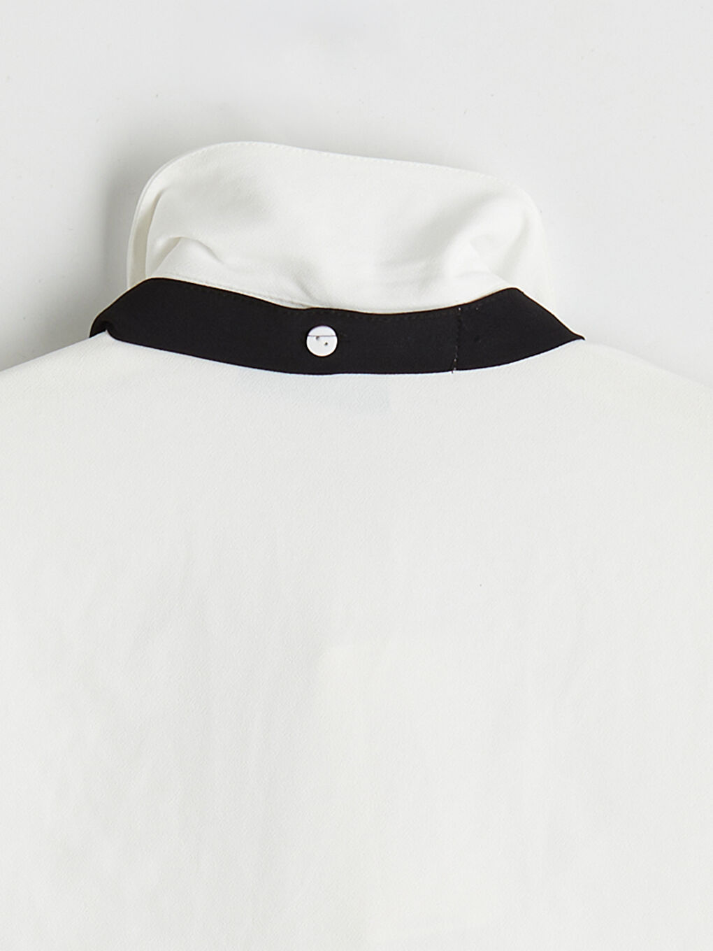 Beyaz Fular Detaylı Kadın Gömlek-3