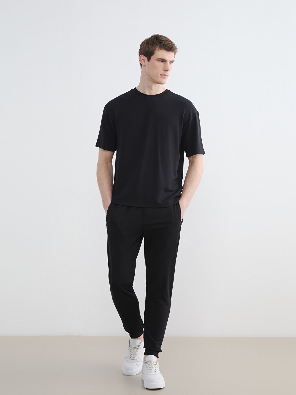 Siyah Standart Kalıp Erkek Jogger Eşofman Altı
