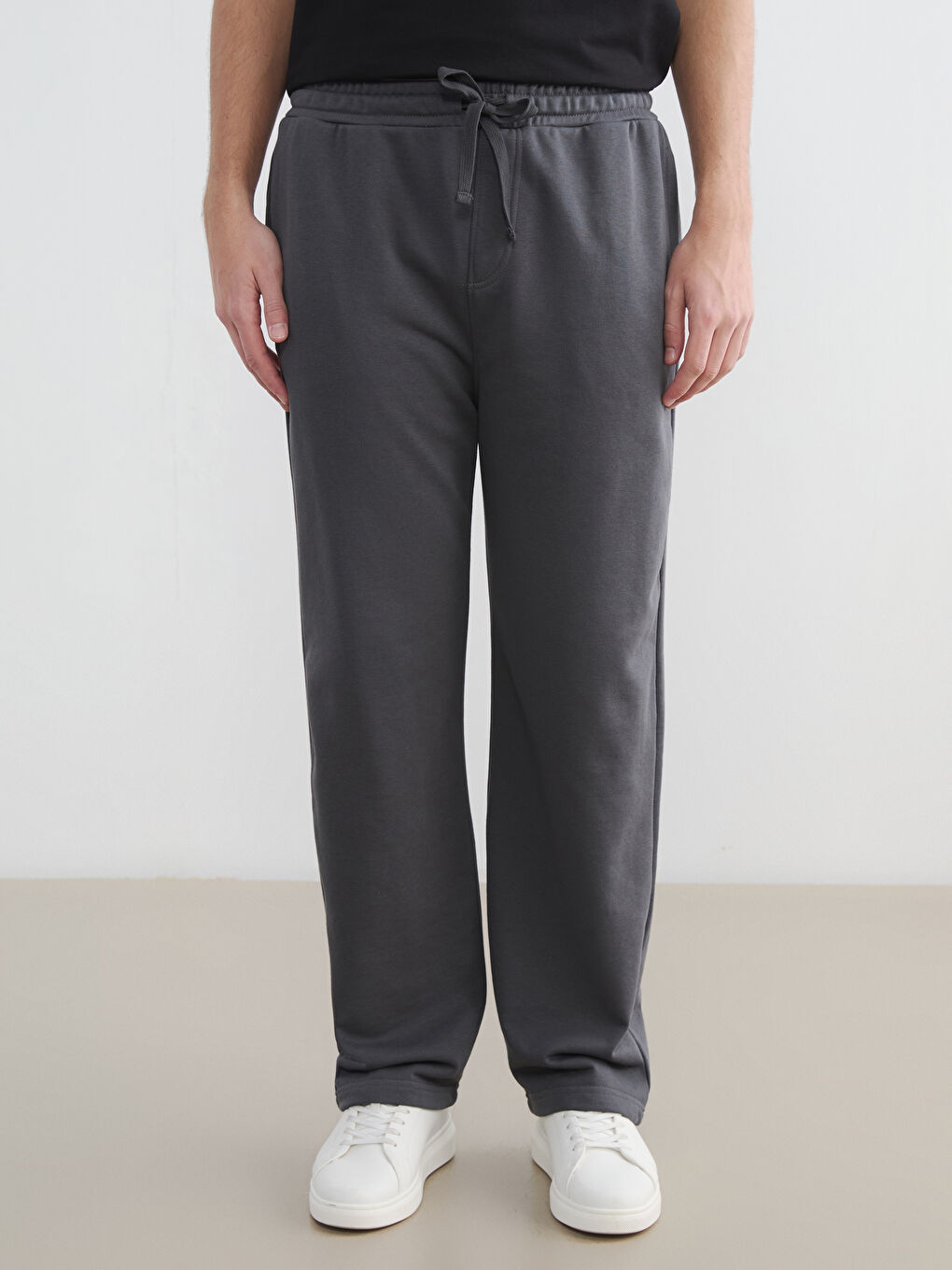 Мужские спортивные брюки свободного кроя-1