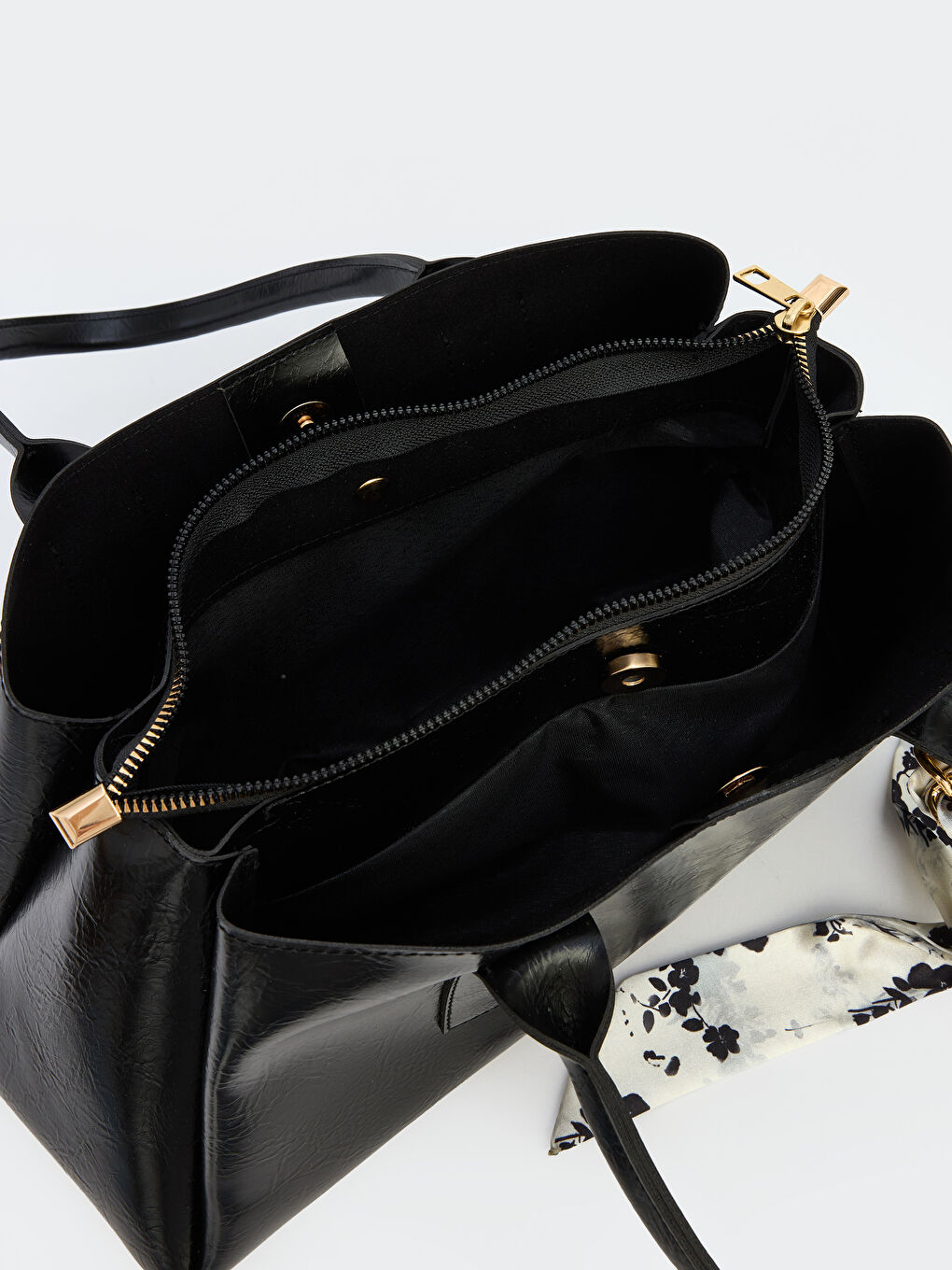 Siyah Deri Görünümlü Kadın Omuz Çantası-4