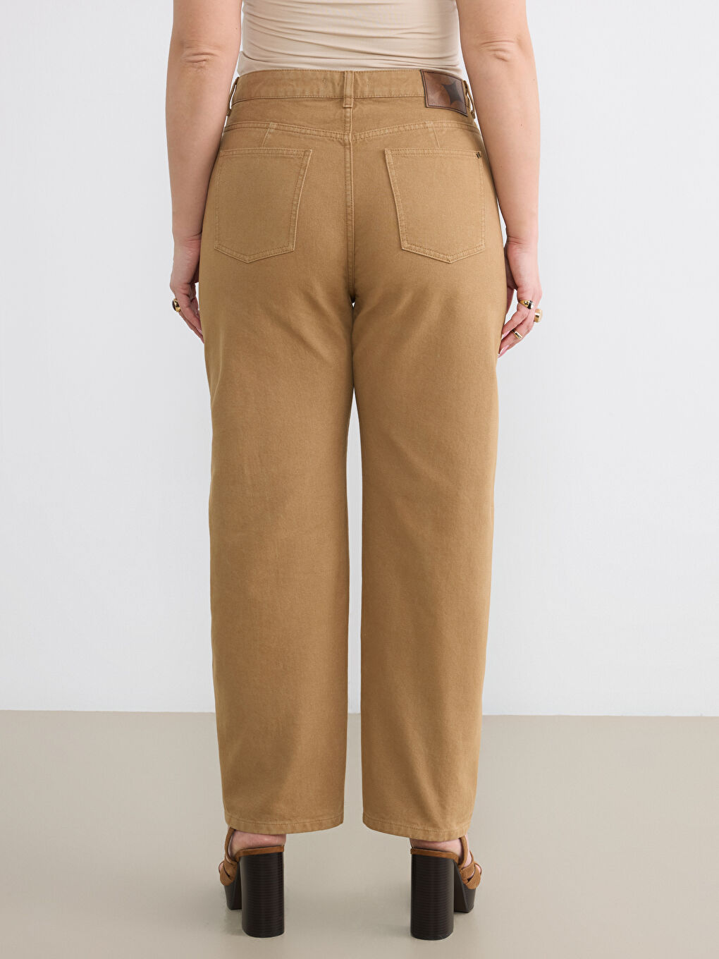 Bej Bol Fit Kadın Jean Pantolon-4