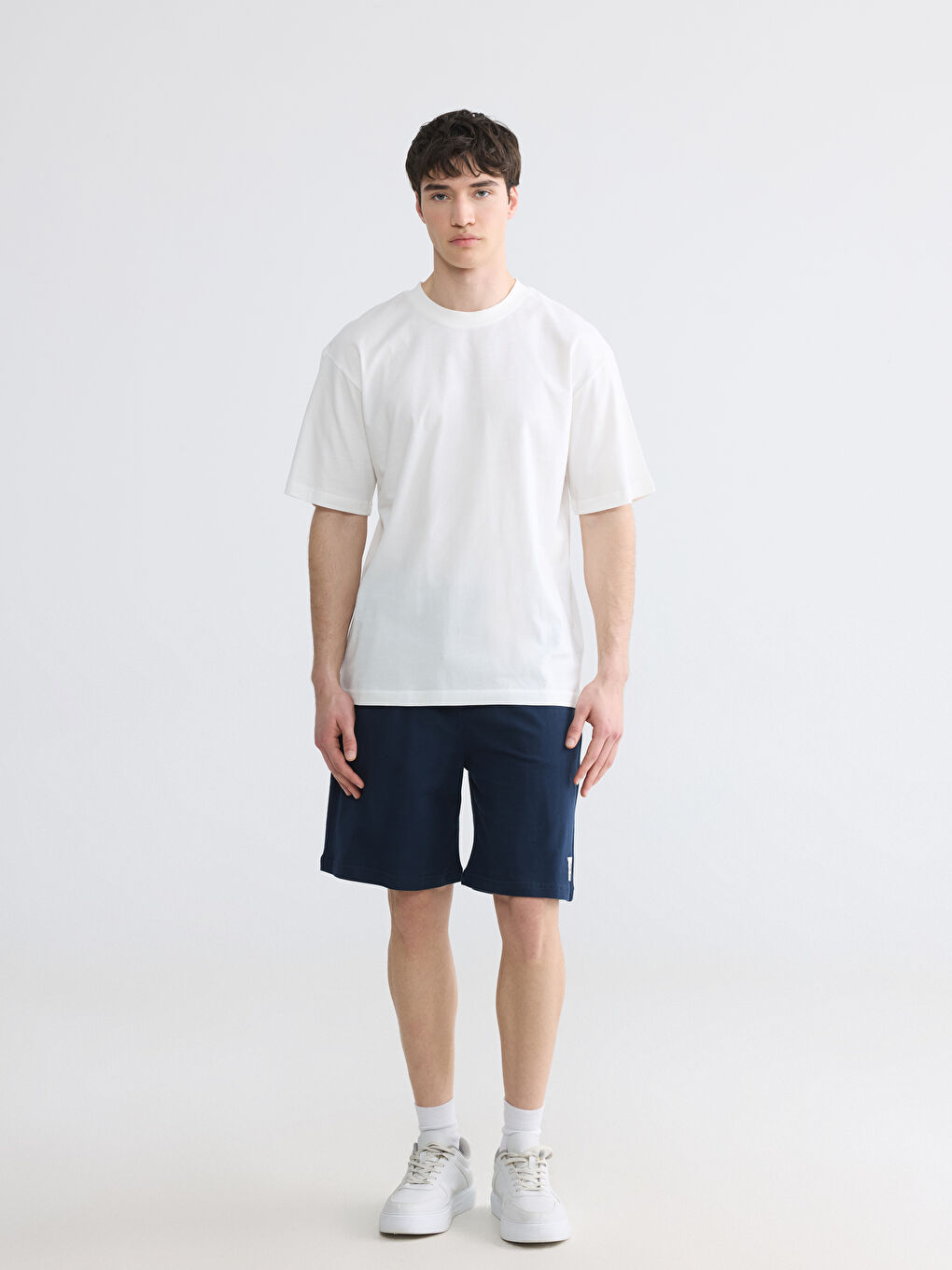 Beyaz Bisiklet Yaka Penye Erkek Tişört-1