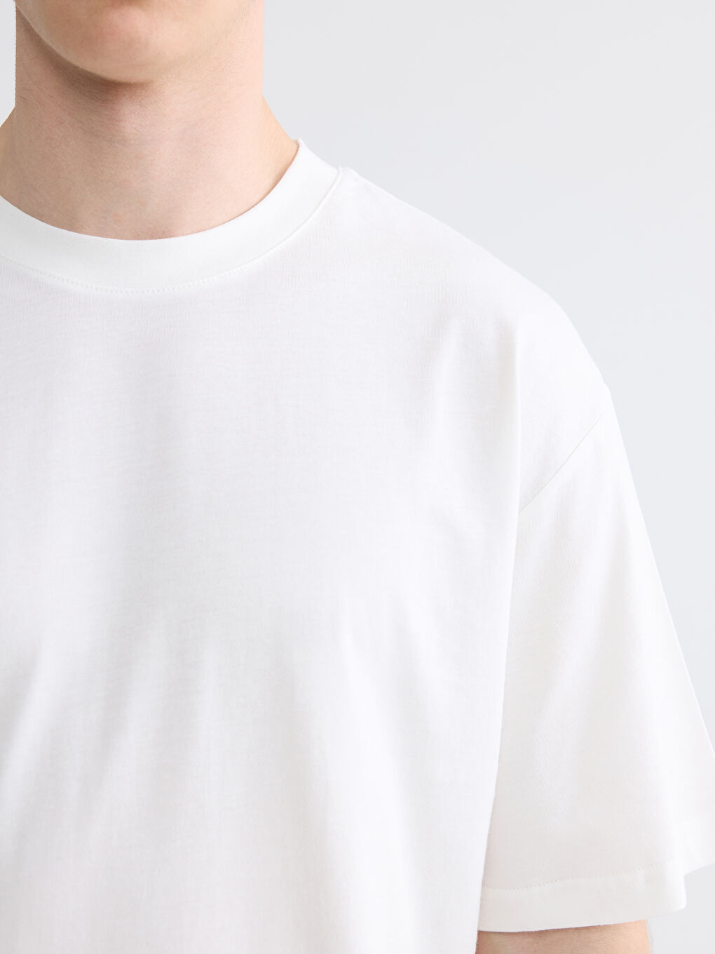 Beyaz Bisiklet Yaka Penye Erkek Tişört-2