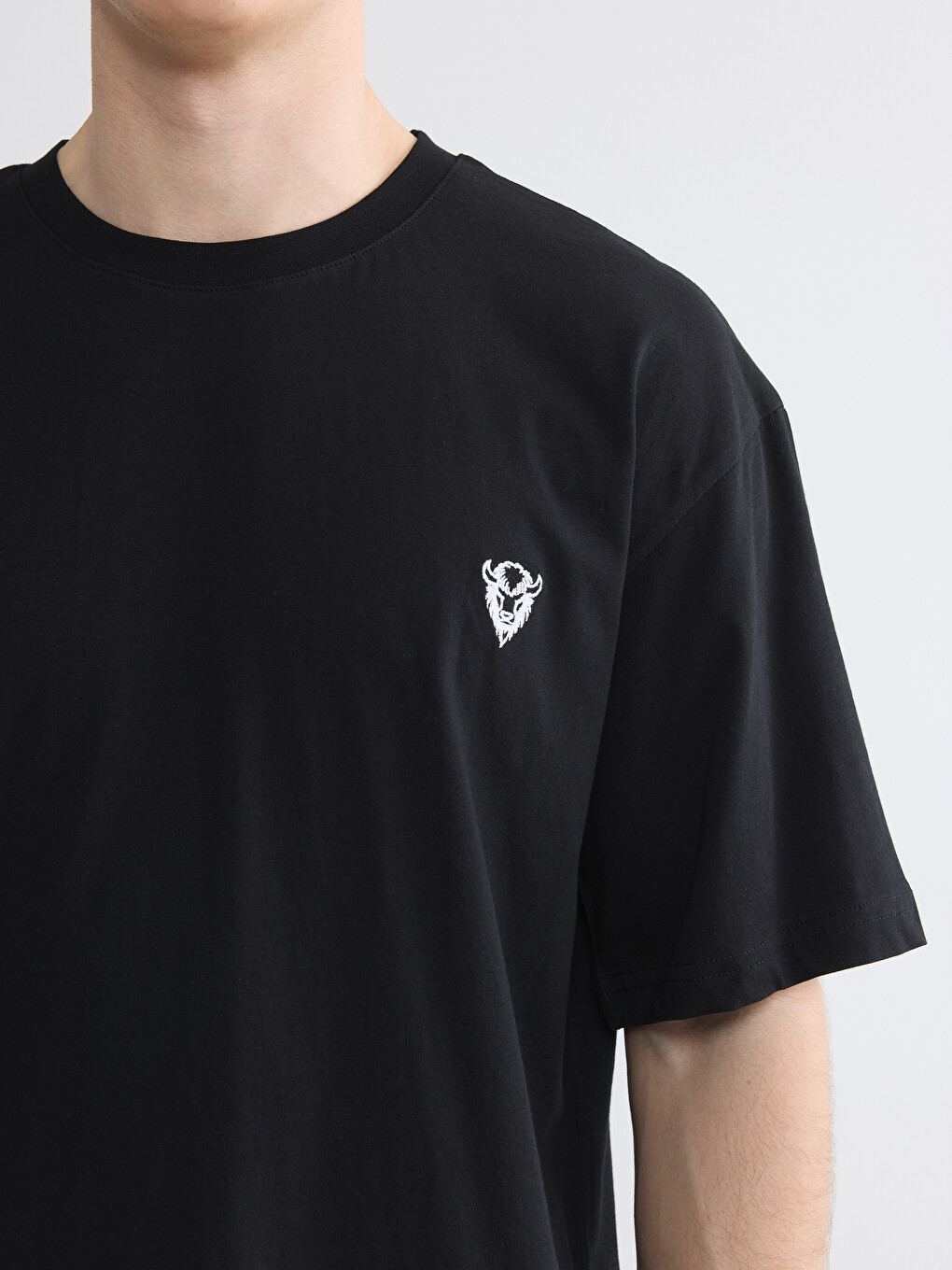 Crew Neck Embroidered Jersey Men's T-Shirt-2