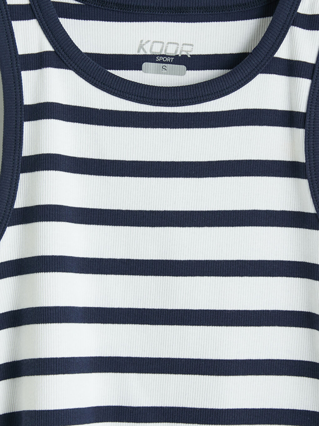 Beyaz Çizgili Kadın Sporcu Atleti-2